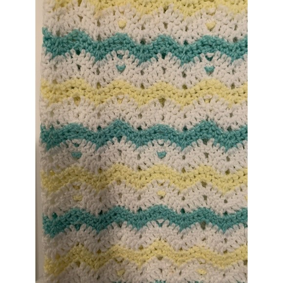 Crochet White Green Yellow Baby Blanket Soft Pastel Scallop Handmade 50" x 60" - Picture 2 of 10